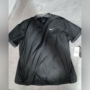 Black Nike short sleeve pullover